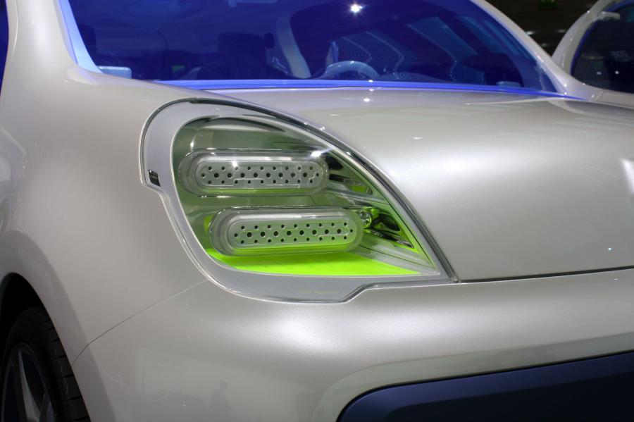  Renault Kangoo Z.E. Concept 2009 года  (фото 9 из 37)